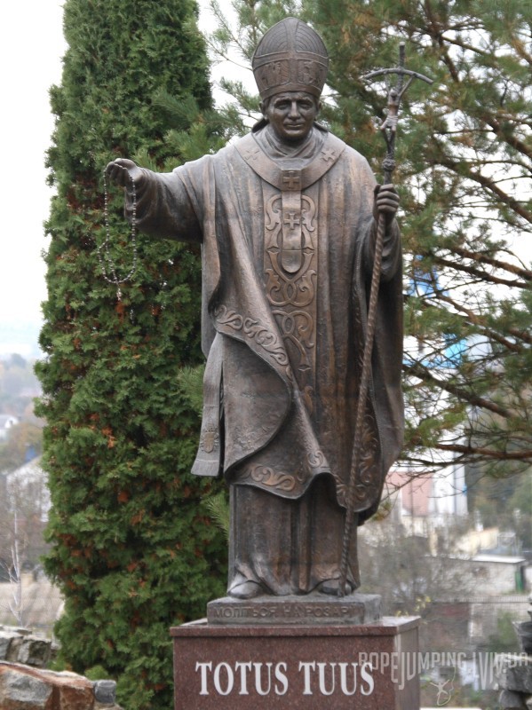 Пам’ятник Папі Римському Іоанну Павлу ІІ в Кам'янець-Подільську