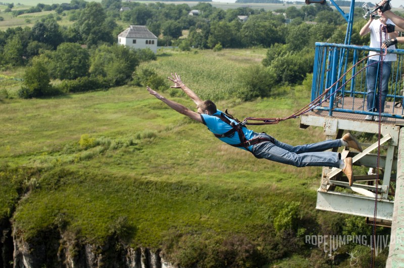 Прыжки и полеты на веревке в Камянец-Подольском