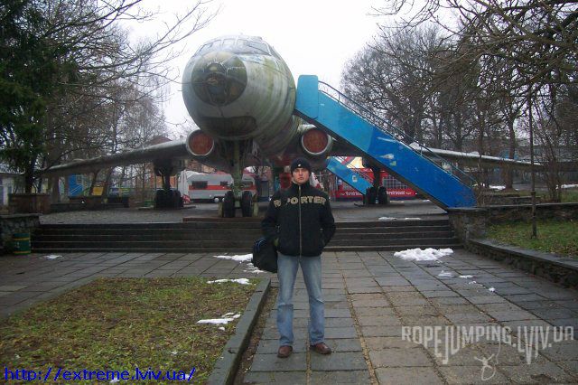 Самолет Ту-104 в парке Гагарина в Житомире