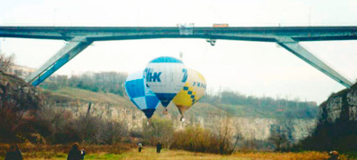 Проліт трьох повітряних куль під мостом Стрімка лань, Прудка лань